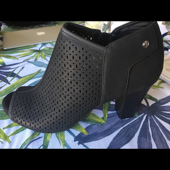 Shoes - Picture 3 of 3